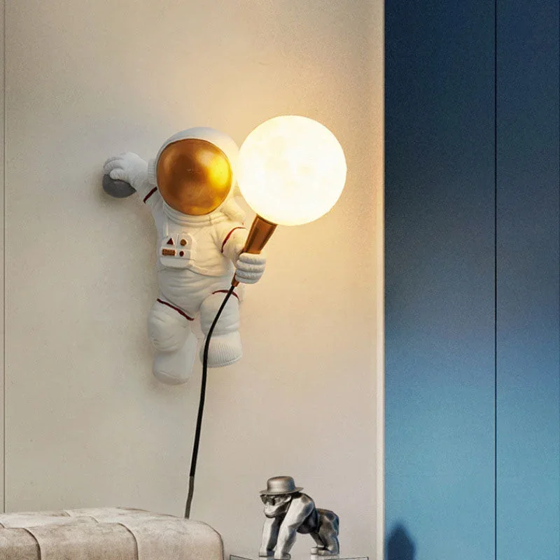 Karnz | CosmoBuddy Astronaut Wandlampe | Kreatives Design | Resin & ABS | LED Schlafzimmerlicht