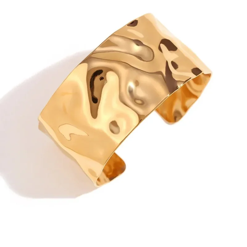 Brehn | 18k Hammerschlag Textur Armreifen