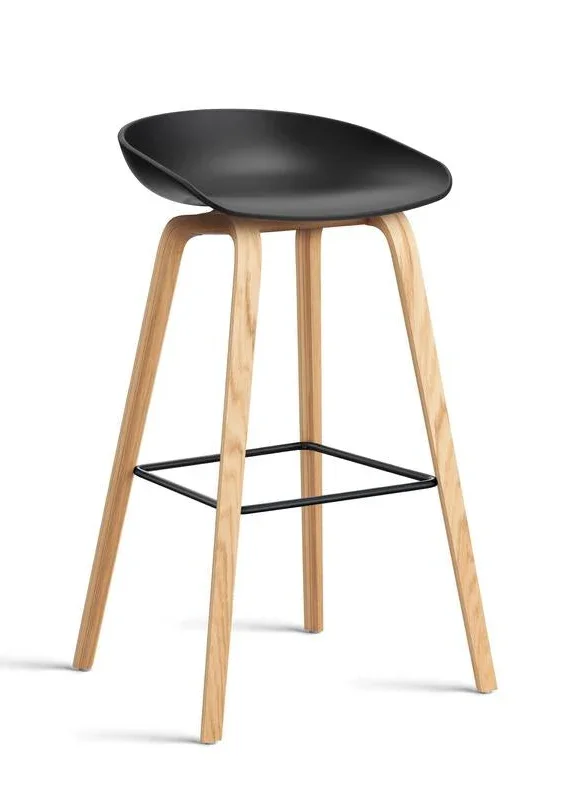 About a Stool AAS32 Hoch, Schwarz/lackiert Eiche von HAY