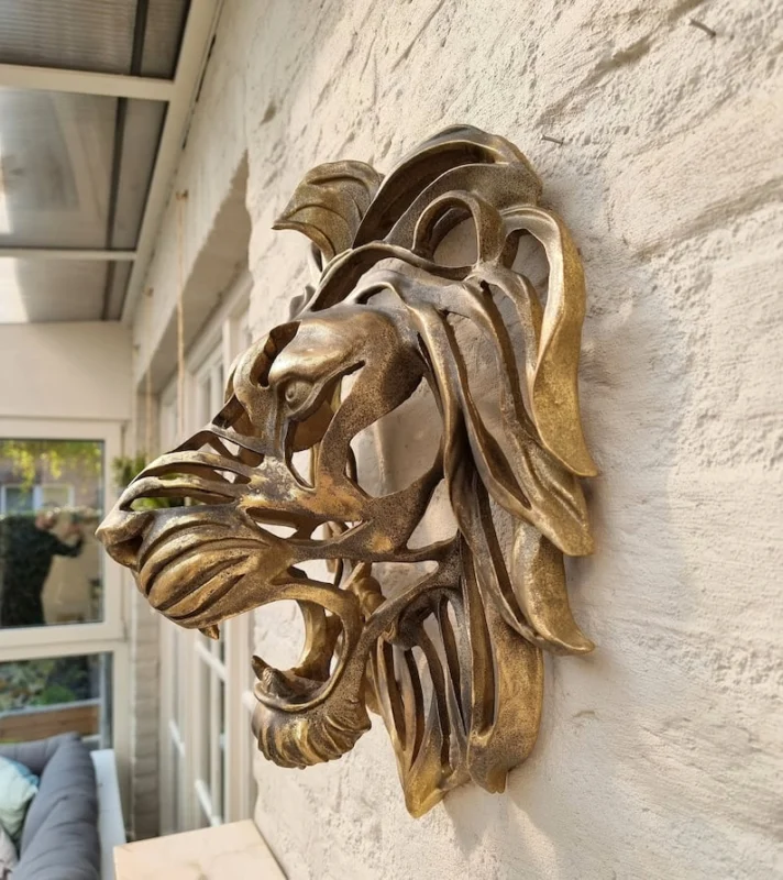 Seltenes Fundstück – Große Löwenkopf-Wandskulptur