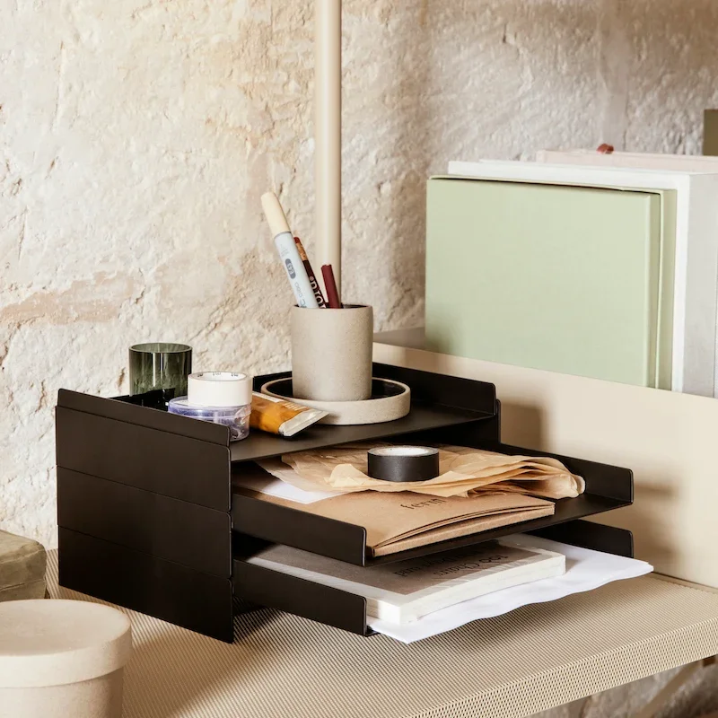 Dekotipp Dokumentenablage 2x2 Schwarz – ferm LIVING, stapelbarer Schreibtischorganizer aus pulverbeschichtetem Metall