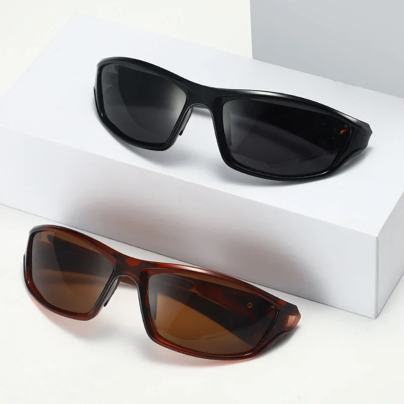 Herren Sportsonnenbrille mit polarisierenden Gläsern und ergonomischem Design Karnz